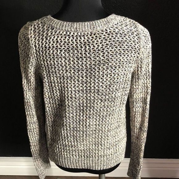 Old Navy  Round Neck Loose Knit Sweater - Picture 4 of 7